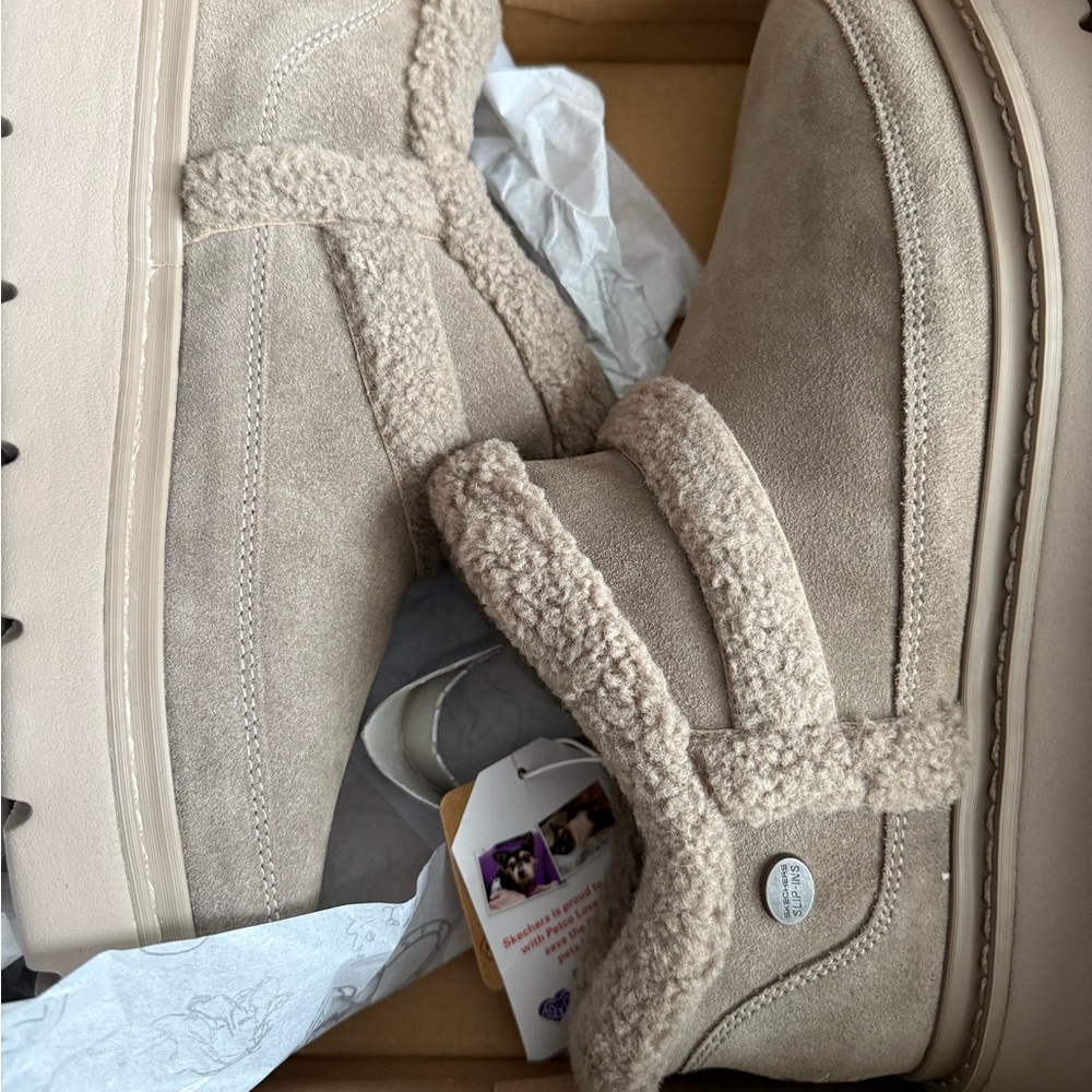 Skechers BOBS Hands Free Slip-ins